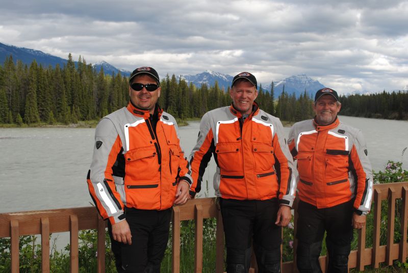 People Enjoying Free Alaska Canada Adventure Presentation